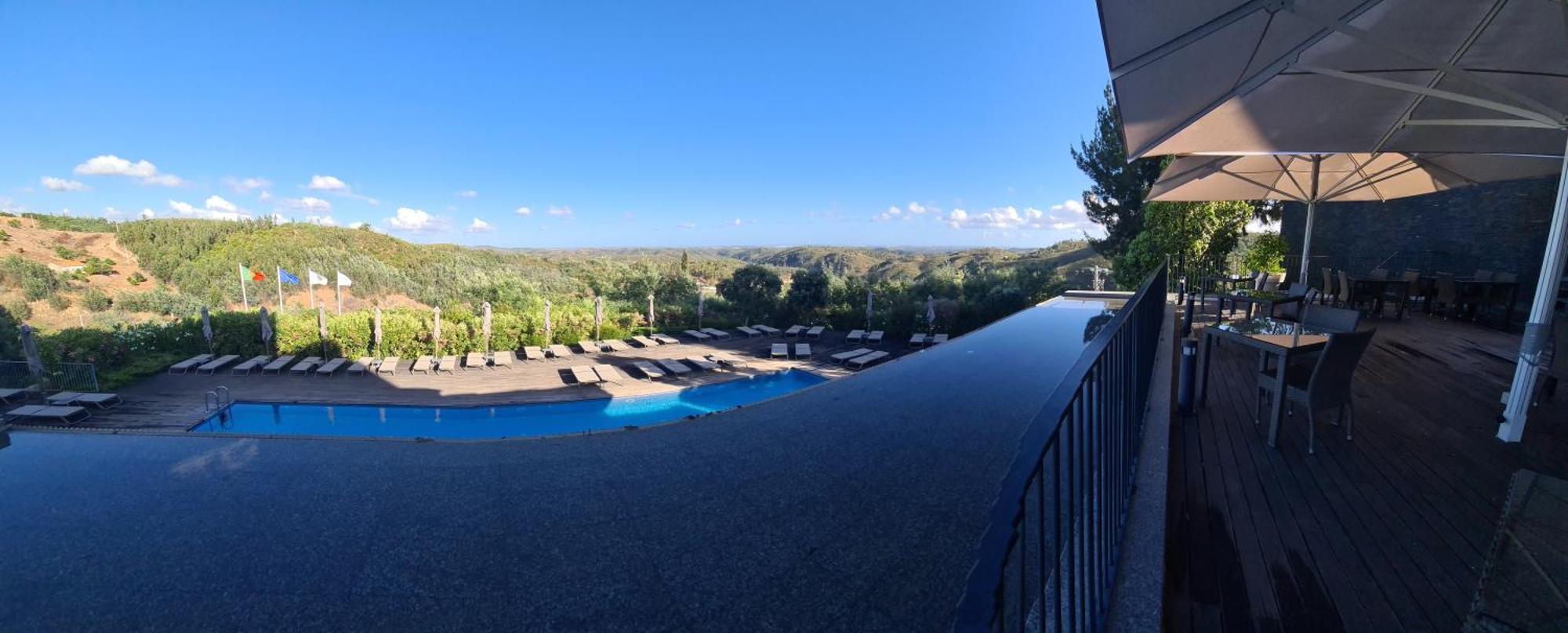 Monchique Resort & Spa Exteriör bild Infinity pool at the hotel