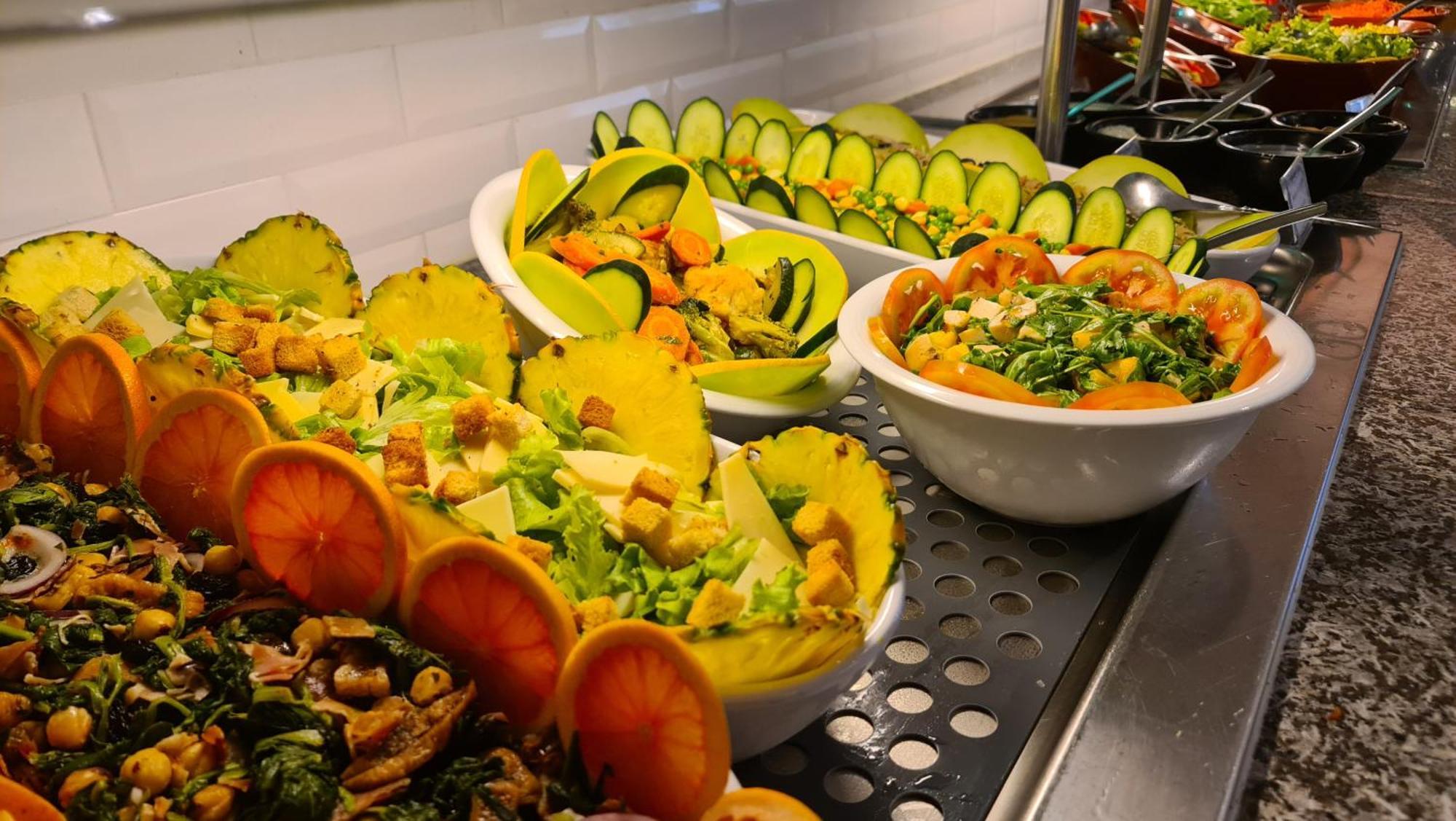 Monchique Resort & Spa Exteriör bild A salad bar