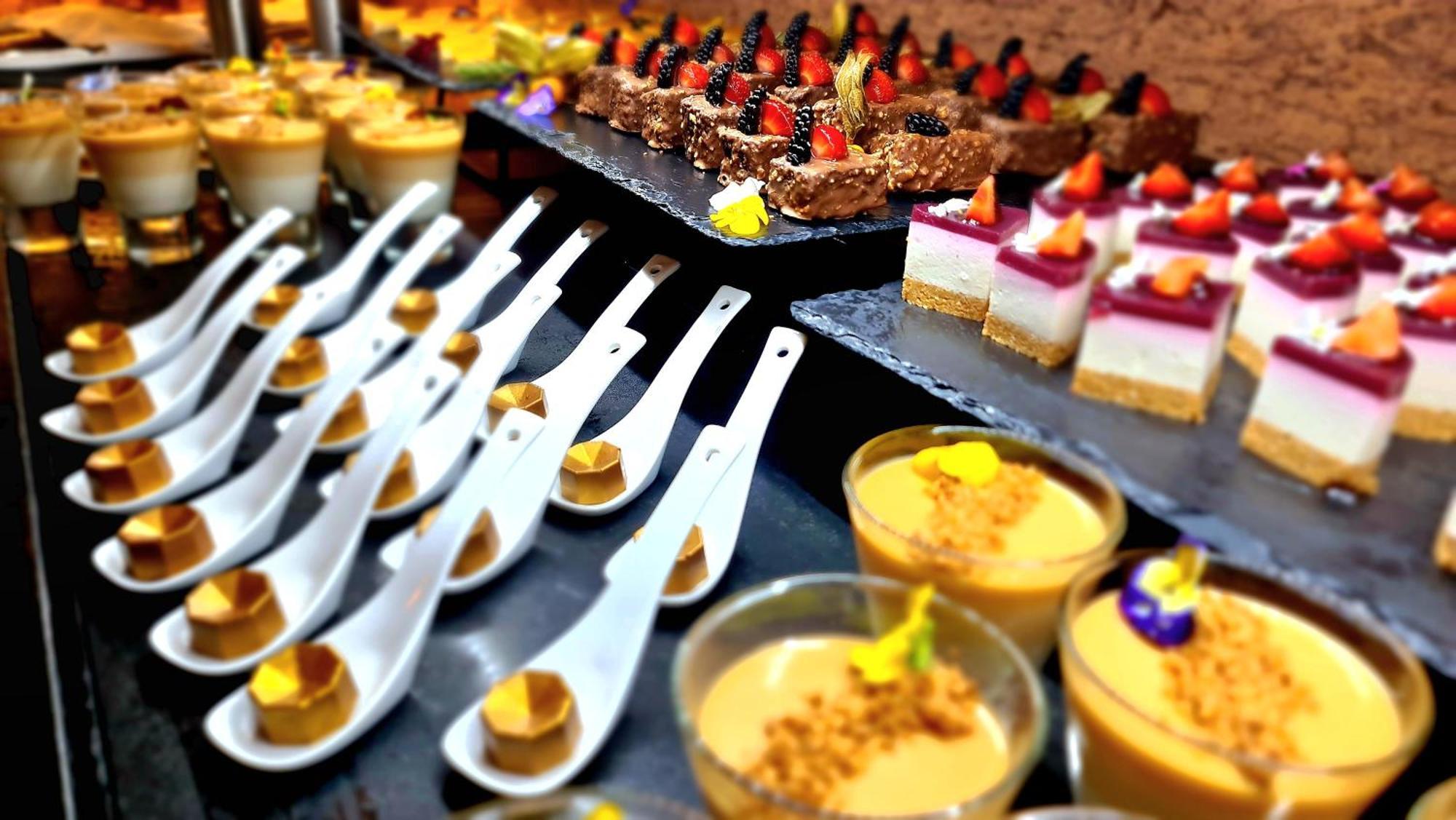 Monchique Resort & Spa Exteriör bild A selection of desserts