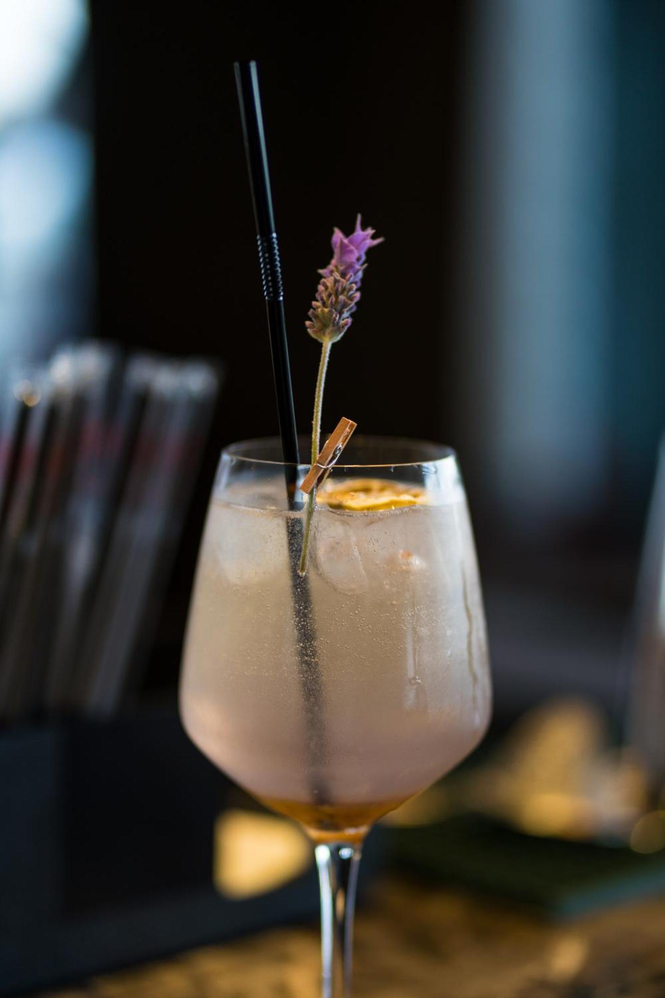 Monchique Resort & Spa Exteriör bild A lavender lemonade