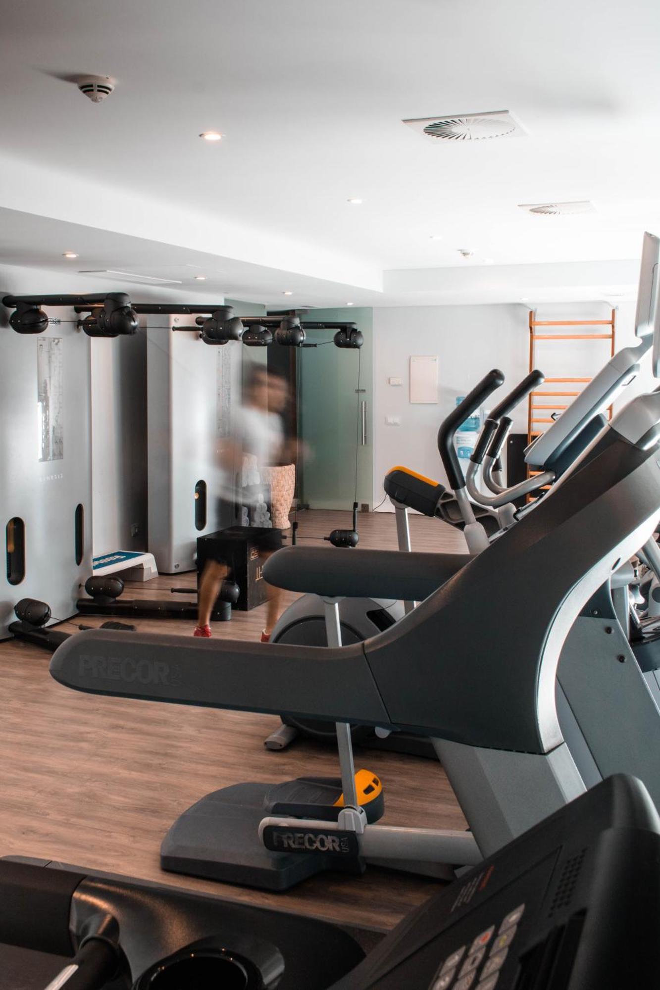 Monchique Resort & Spa Exteriör bild A gym in a hotel