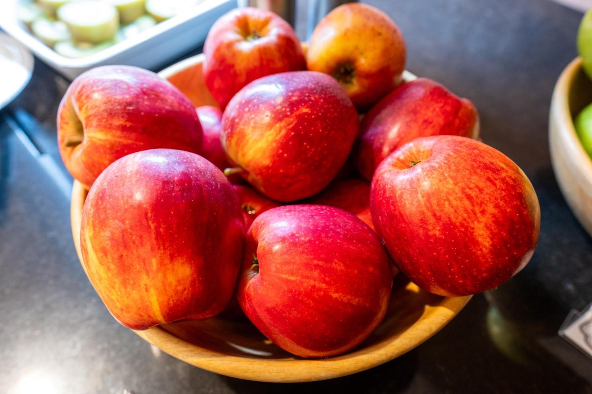 Monchique Resort & Spa Exteriör bild Honeycrisp apples